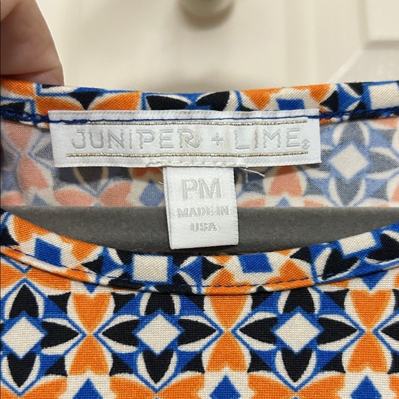 Juniper + Lime Vibrant Geometric Women's Short Sleeve Top Navy Blue Orange White - Picture 2 of 10